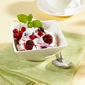 Quark cream with berries
