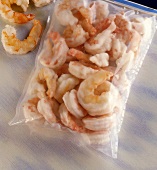 Gefrorene Shrimps in Verpackung