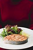 Grilled salmon steak with salad leaves