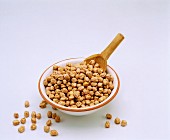 Dried chickpeas in a bowl (loose)