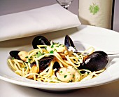 Spaghetti con le cozze (Spaghetti with mussels, Italy)