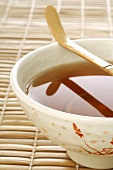 Teeschale mit Bambuslöffel