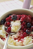 Rice pudding with berries (close-up)