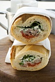 Sandwich-Rolls mit Schweinefleisch, Paprika, Frühlingszwiebel