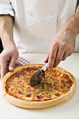 Halving an American-style ham pizza