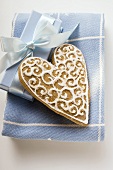 Gingerbread heart with white icing (for Christmas)