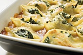 Baked pasta shells with spinach filling