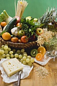 Frisches Gemüse, Obst und verschiedene Lebensmittel