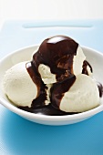 Vanilla ice cream with chocolate sauce