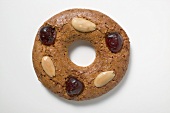 Gingerbread ring with almonds