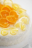 Zitronen-Orangen-Torte mit Kokosraspeln