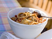 Linguine with meatballs and tomato sauce