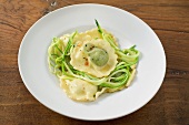 Ravioli mit Zucchinistreifen