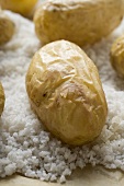 Baked Potatoes auf Salz