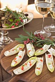 Chicory boats filled with soft cheese (Christmas)