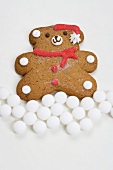 Weihnachtsplätzchen (Teddybär) und weiße Bonbons