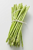 A bundle of green asparagus (overhead view)