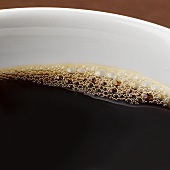 Schwarzer Kaffee in Tasse (Close Up)