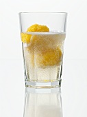 Prosecco mit Pfirsichsorbet