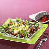 Rocket salad with grapes, cheese and tomatoes