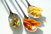 Fusilli tricolore on spoons