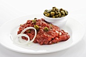 Beef tartare with onions and capers