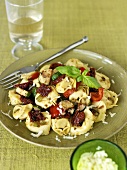 Tortellini with courgettes and dried tomatoes
