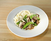 Beef with mangetout and rice