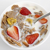 Cereal flakes with milk, strawberries and dried banana