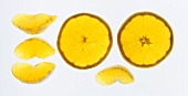 Orangenscheibe & Orangenstückchen, durchleuchtet