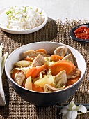 Pan-cooked turkey and vegetables with ginger rice
