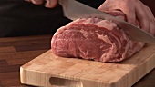 Rindfleisch in Scheiben schneiden