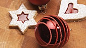 Rotating jam biscuits and Christmas baubles