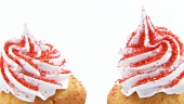 Cupcakes mit Sahnehaube und Zuckerstreusel