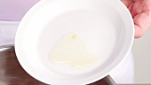 Marmalade on a plate (wrinkle test)