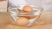 Refreshing boiled eggs in cold water