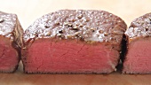 Steaks in drei verschiedenen Garstufen