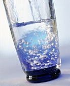 ein Glas Mineralwasser 