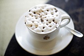 weiße Tasse Cappuccino 