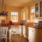 Kücheneinrichtung "Painters Collection" im engl. Landhausstil