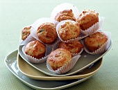 Häppchen: pikante Muffins mit Käse u. Zucchini