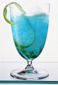 Cocktail "Wellenreiter", Eiswürfel Limettenschale