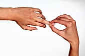 japanische Fingerdruckmassage Shiatsu zur Beruhigung