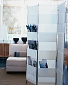 Folding screen with pockets