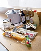Sushi-Paket: Kochutensilien und Zutaten für die Zubereitung