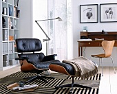 Edler Charles-Eames-Designersessel zweiteilig mit Lederbezug