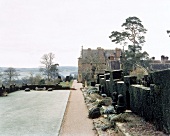 Viktorianischer Landsitz "Knightshayes" mit seinem formalen Garten