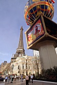 Hotel "Paris-Las Vegas" mit eigenem Eiffelturm, Außenansicht