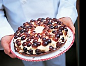 Trester-Mokka-Torte mit marinierten Weintrauben