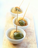 Antipasta: grüne Oliven im Bierteig mantel, italienisch